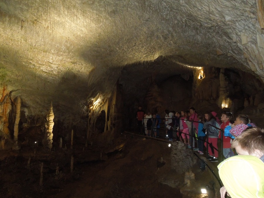 Esplorando le grotte di Postumia 