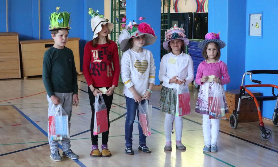 LA SFILATA DEI CAPPELLI “BONNET PARADE”