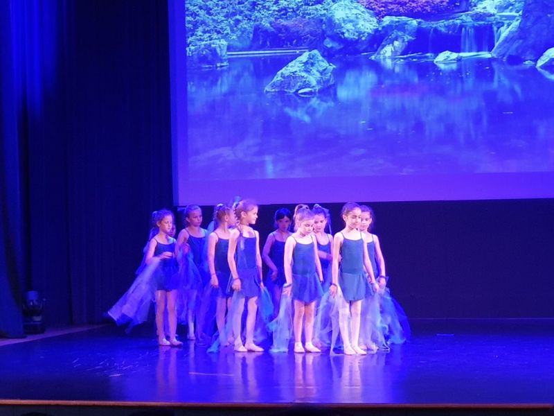 Dicembre con balletti e recite