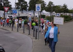 Bonnet Parade 1