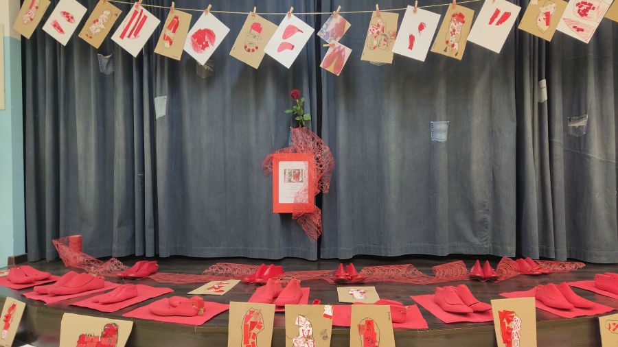 Mostra "Scarpe rosse"