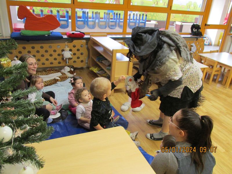 Arrivo della Befana alla scuola materna