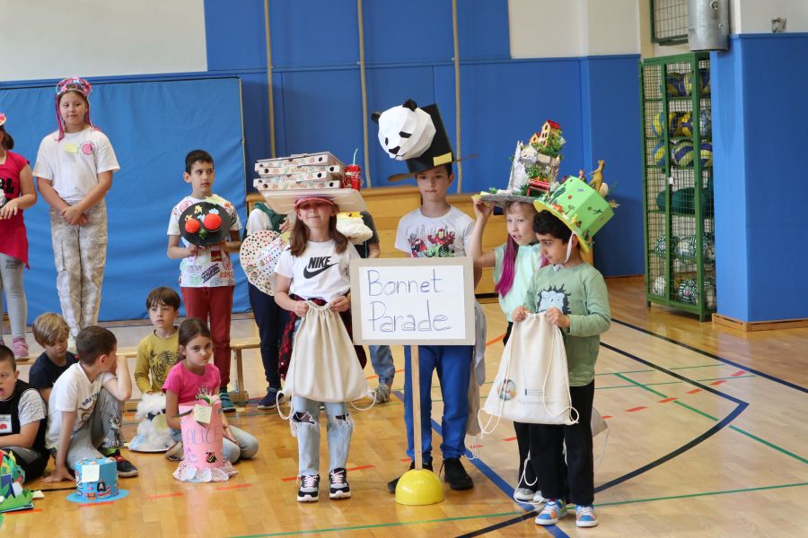 Bonnet Parade 