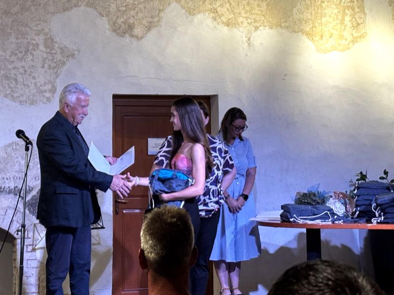 PREMIATI DAL SINDACO GLI ALUNNI MERITEVOLI DELLE IX CLASSI