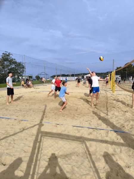 Giornata sportiva a Ancarano: torneo di beach volley per le VIII e IX classi
